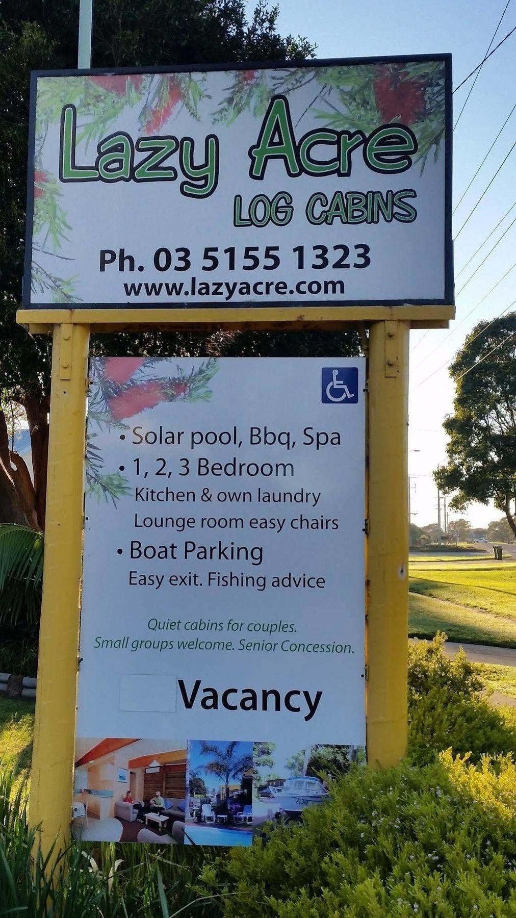 Lazy Acre Log Cabins Lakes Entrance Exterior photo