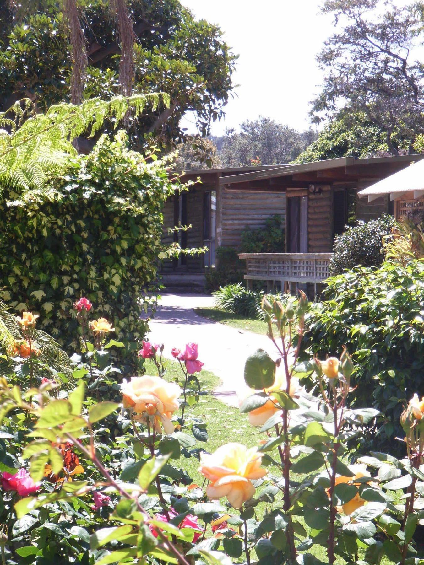 Lazy Acre Log Cabins Lakes Entrance Exterior photo